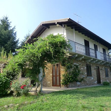 فيلا Casale Cadeloro Nebbiuno المظهر الخارجي الصورة